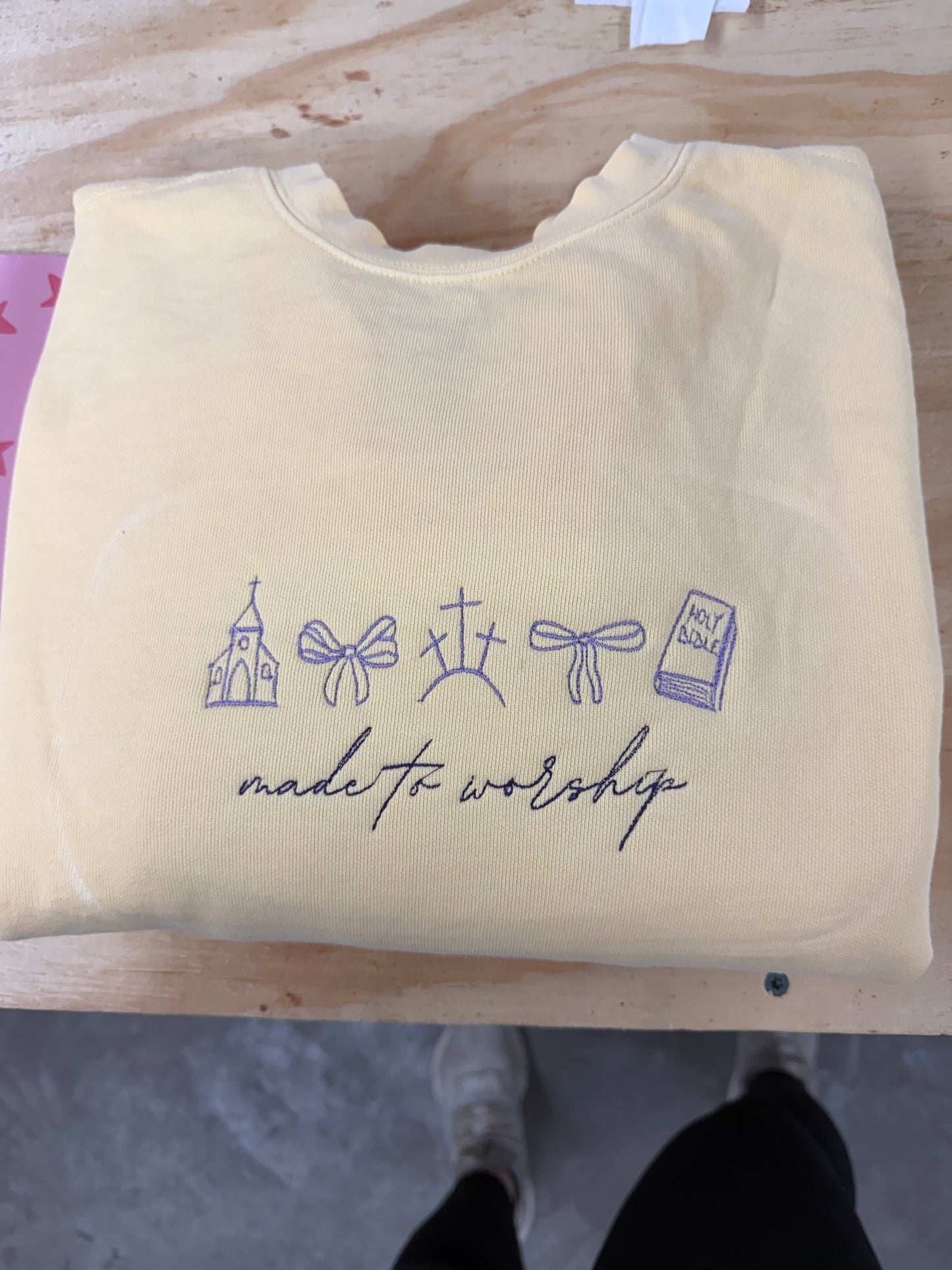 Made to Worship Emb Comfort Color Tee